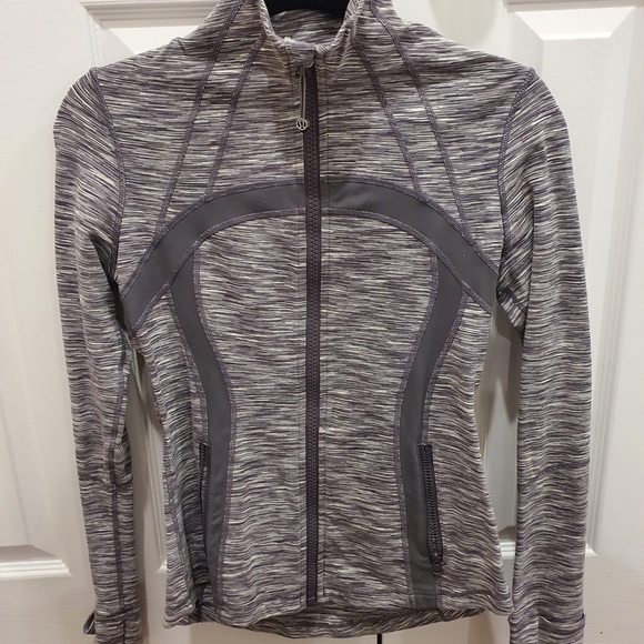 Lululemon Size 8 Women’s Zip Up - Picture 1 of 4
